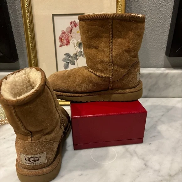 Ugg Kid’s Boots Size 10 - Picture 3 of 10
